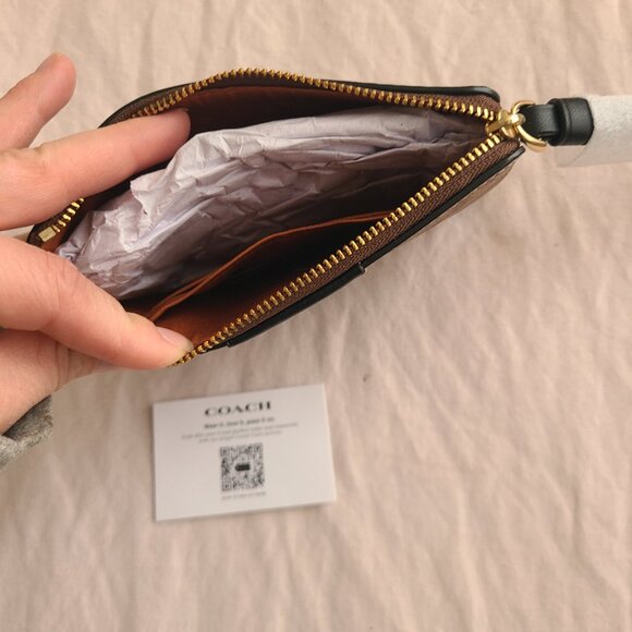 Coach wristlet (never used) - Picture 4 of 4